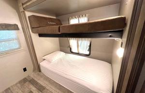 2021 Coachmen Catalina Legacy Edition travel trailer 38 ft
