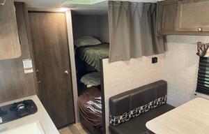 2019 Coleman Lantern LT Series 17FQ RV rental photo 6