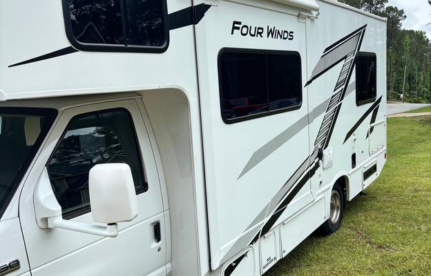 2025 Thor Motor Coach Four Winds 25V RV rental photo 1