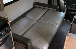 32ft class C with Bunk beds and LEVELING JACKS!!