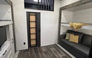 Huge 2 bedroom 2 bathroom 5th wheel