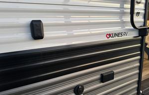 Fully Loaded NE Wisconsin Camper-Sleeps up to 10