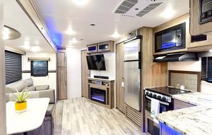 2022 CrossRoads Zinger 333D Travel Trailer 33'