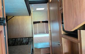 2011 Fleetwood RV Storm 32BH RV rental photo 16