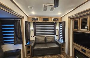 Meticulously Clean Luxury Fifth Wheel