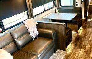 RV for 6 Guests | Burning Man Ready | Yucca Valley