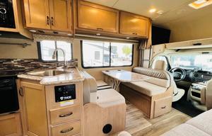 2018 28 ft Thor Motor Coach Freedom Elite