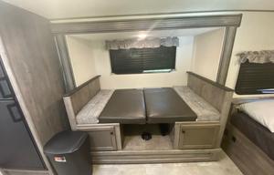Sleeps 6 Outdoor kitchen Smart TV and SUV towable!