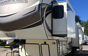 2015 Keystone Montana 3790RD (Delivery Available, w/ Generator, and Solar)