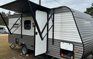 ‘23 Coleman Lantern Ready-To-Go Travel Trailer