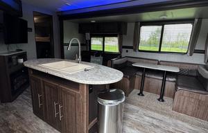 Haven on wheels! 2018 Crossroads Zinger Sleeps 10+