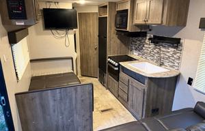 FAMILY FRIENDLY ASPEN TRAIL CAMPER