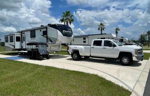 2 bedroom / loft luxury Camper (Generator add-on!)