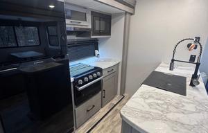 Dutchman Kodiak Ultimate RV