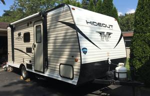 Compact lightweight camper for couples or 5 people