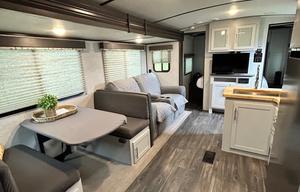 The Hitch Hiker, 32 ft. bunkhouse, 30 amp sleeps 8