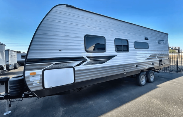 24 Flying Dutchman – Sleeps 8 l Bunks l Delivery