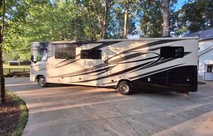 2014 Georgetown 351DSF RV rental photo 7