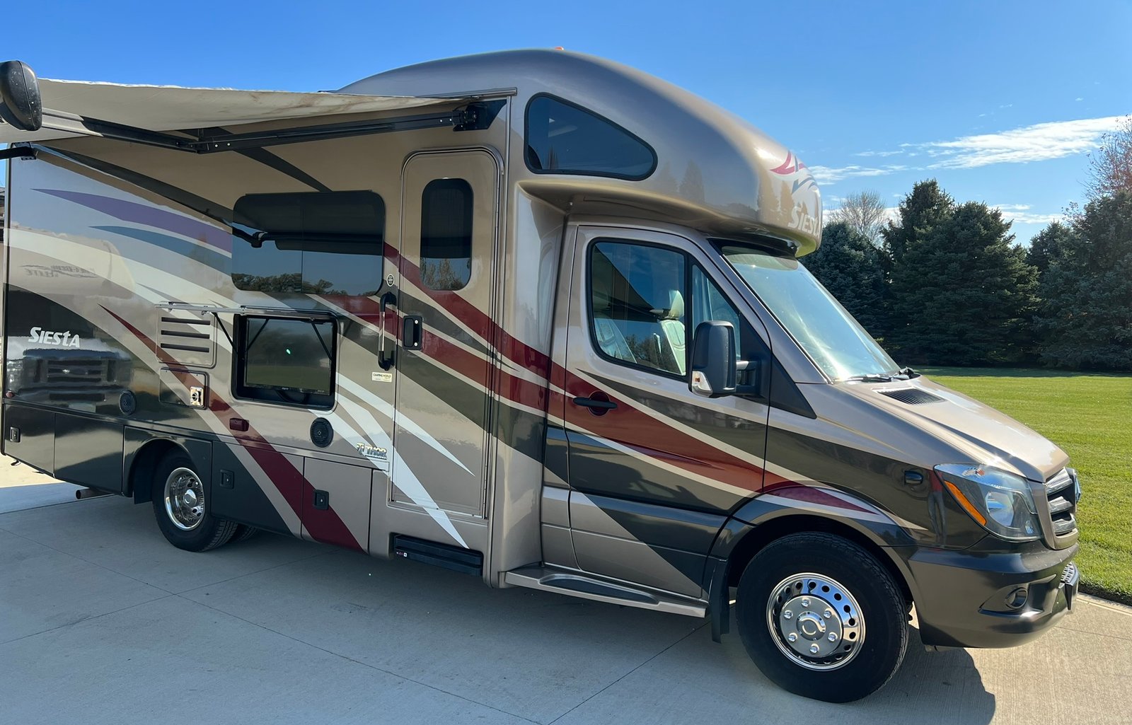 2018 Thor Motor Coach Chateau Sprinter 24FS