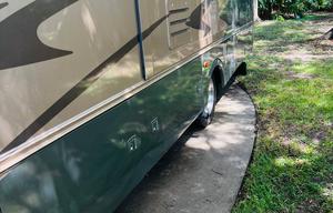 2005 Safari Trek RV rental photo 16