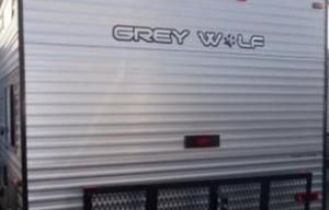 32 ft SMART HOME CAMPER WiTH HOT TUB & MESAGE CHAiR