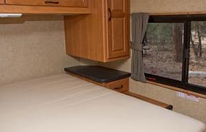 Easy to Drive 2017 Thor Motor Coach Majestic 28A