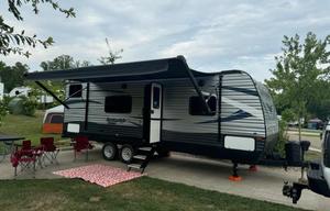 Cozy, lightweight 9 person travel trailer