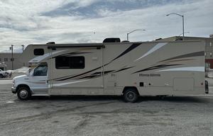 JUSTINE 2015 WINNEBAGO MINNIE WINNIE 31-H