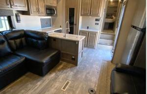 2019 Venom V4114TK RV rental photo 7