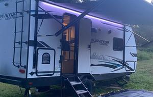 2022 Surveyor Legend 19RBLE RV rental photo 5