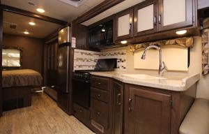 Thor Hurricane 29M | King Bed | Sleeps 6+