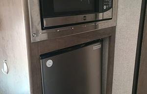2021 Dutchmen RV Coleman Lantern LT Series 17B RV rental photo 3