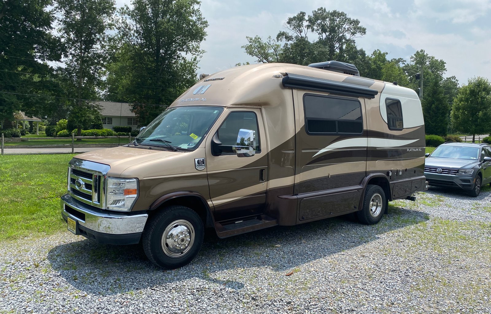 Goldy  A 2015 Coach House Platinum w/2 slideouts!