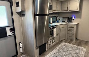 Fully stocked, Pet Friendly RV. SLEEPS up to 12!