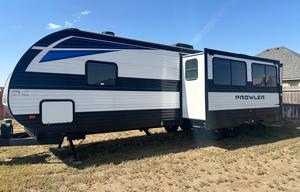 2022 Prowler 315BH RV rental photo 3