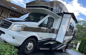 B & L's Adventure-Mobile!  Travel in STYLE!