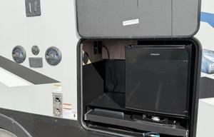 Spacious 9-Sleeper trailer w/ Oversized Bunkhouse