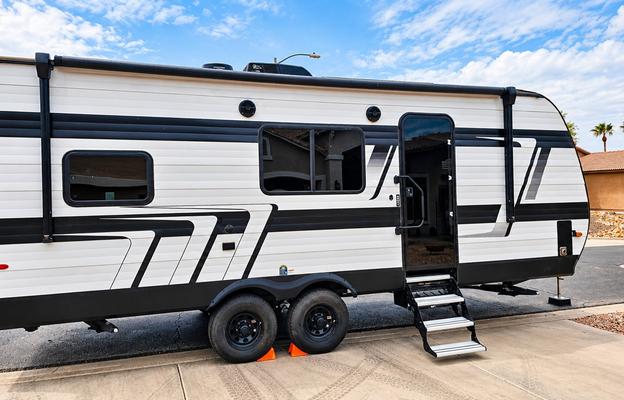 2025  Momentum Toy Hauler | Patio + Generator