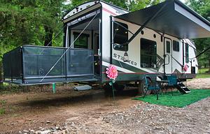Generator / Sleeps 6  Plus / Deck (GWTX 1640)
