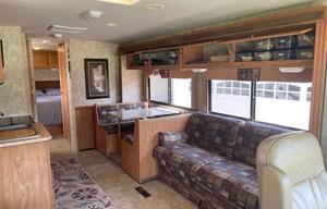 Winnebago Vista - Fully Stocked and clean!