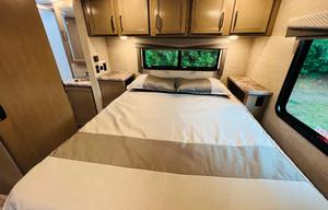2022 Thor Four Winds 31E (with Bunkhouse)