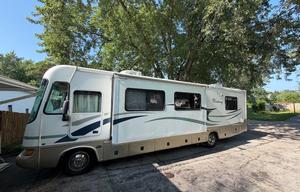 34’ Windsong RV – Low Miles, Sleeps 7
