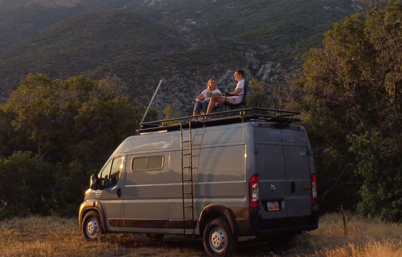 Off grid campervan with TV & ROOFTOP DECK
