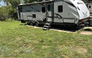 Clean and comfortable 2021 Keystone Bullet 290BHS