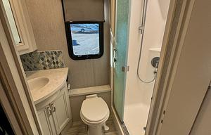 Holiday Rambler Luxury Coach /2 Full Baths & Bunks