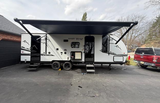 2022 grey Wolf Black Label. Bunks. 5.3 lb.