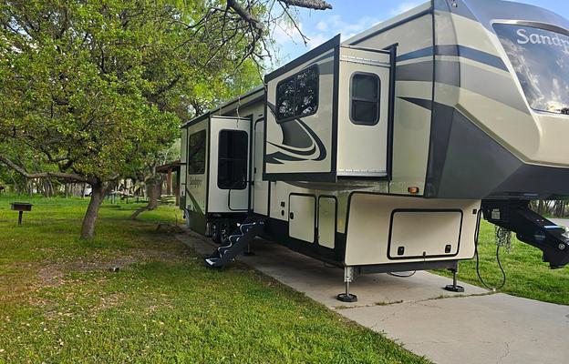 Luxury RV for Events & Weekends | Deliverable