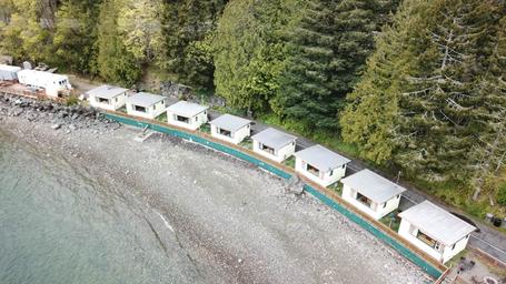 Iliana's Glamping Village at Mike's Beach Resort