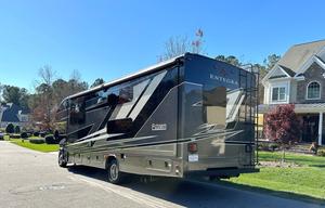 ‘Endeavor’ Loaded with Amenities + Sleeps 10!