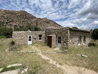 The Shaw House, Loop: SHAW HOUSE